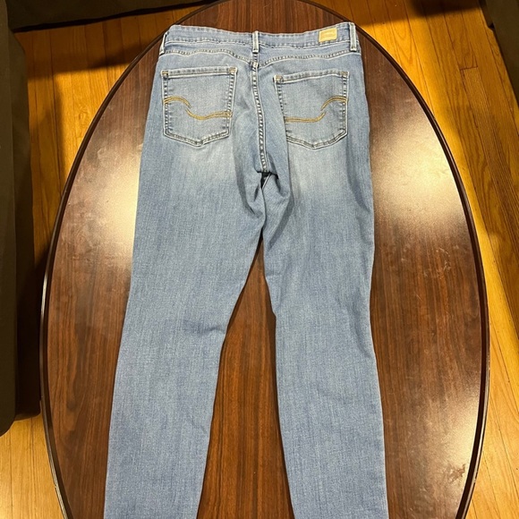 Levi’s - Picture 2 of 3